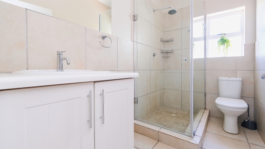 To Let 3 Bedroom Property for Rent in Kingswood Golf Estate Western Cape